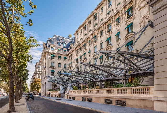 The 10 Best Honeymoon Hotels in Paris