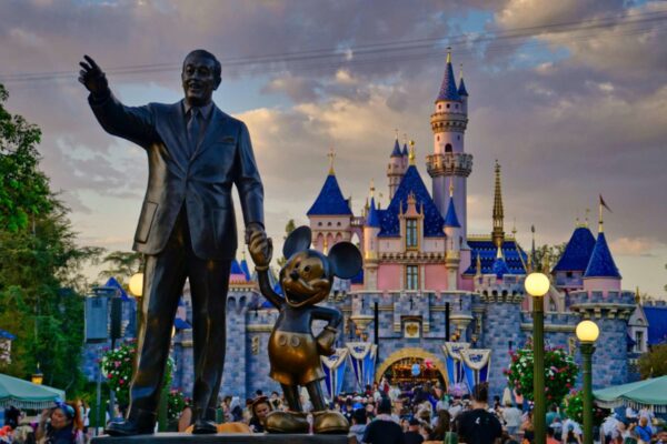 Disneyland Park - Image 4