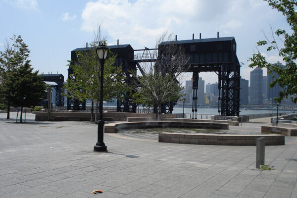 Gantry Plaza State Park - Image 7