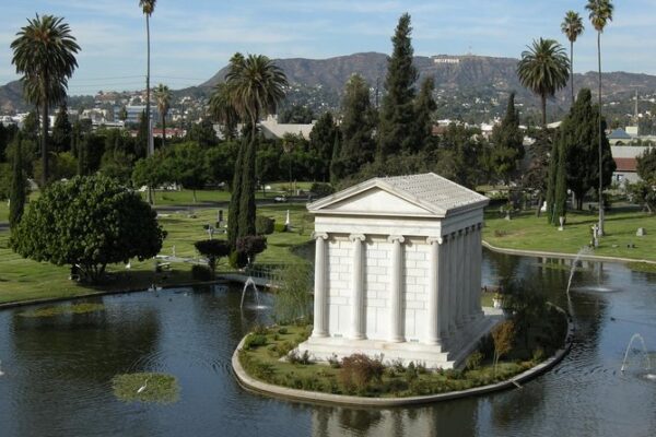 Hollywood Forever Cemetery - Image 4