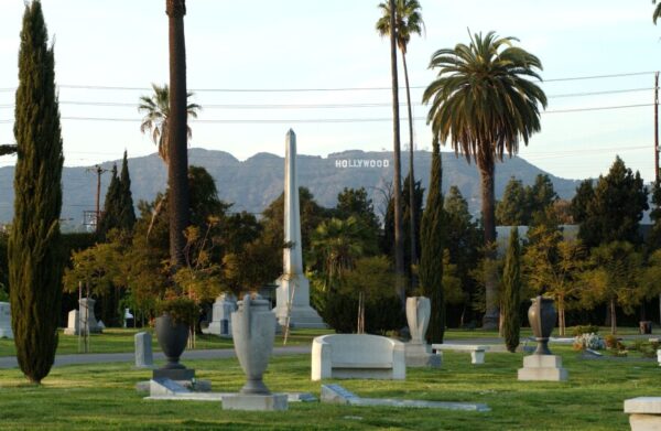 Hollywood Forever Cemetery - Image 7