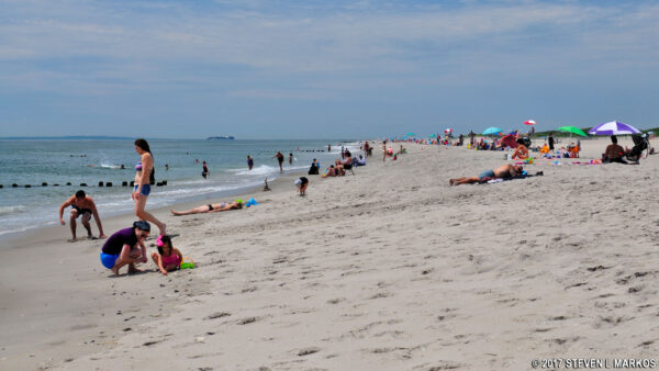 Jacob Riis Park - Image 5