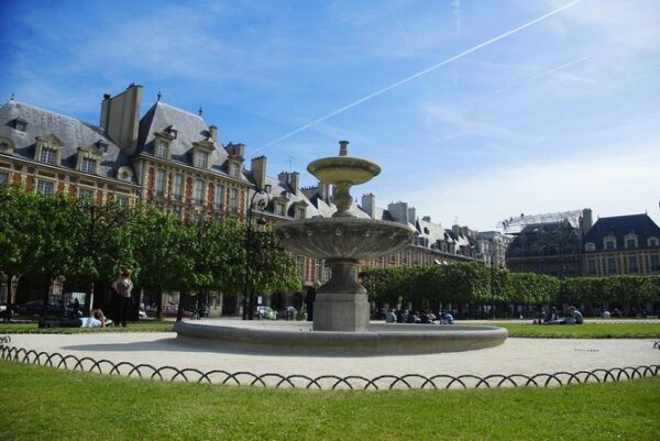 Place des Vosges - Image 4