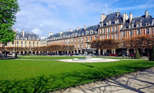 Place des Vosges - Image 6
