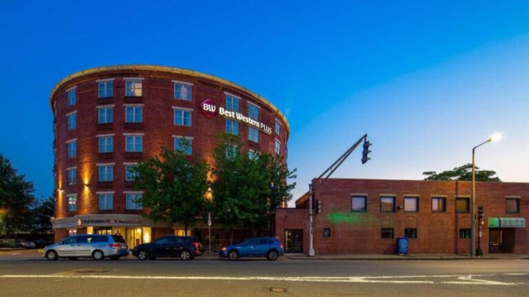 Top 10 2-Star Hotels in Boston