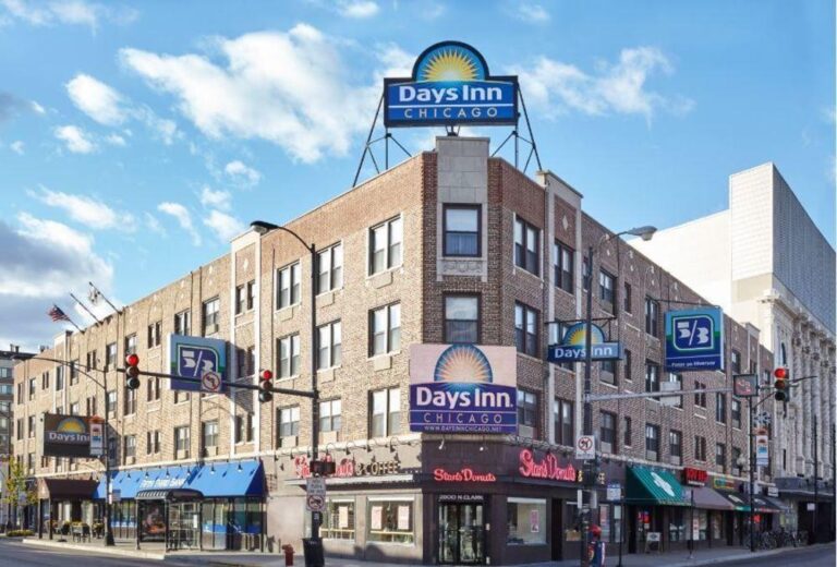 Top 10 Hotels Under $100 in Chicago