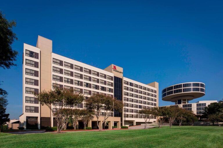 Top 10 Hotels Near George Bush Intercontinental Airport