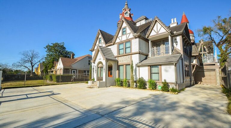 Top 10 Adult-only Hotels in Houston