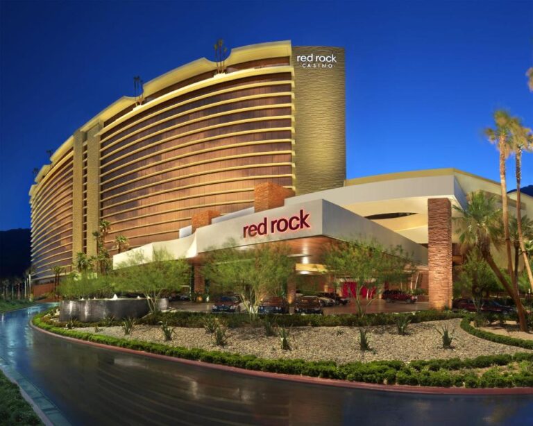 Top 10 Honeymoon Hotels in Las Vegas