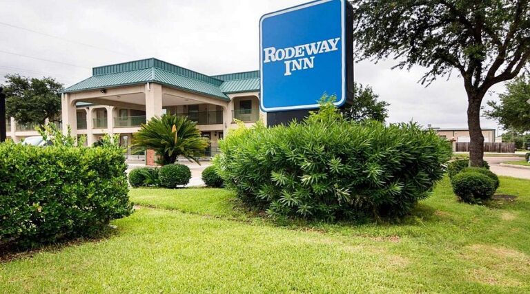 Top 10 2-Star Hotels in Houston