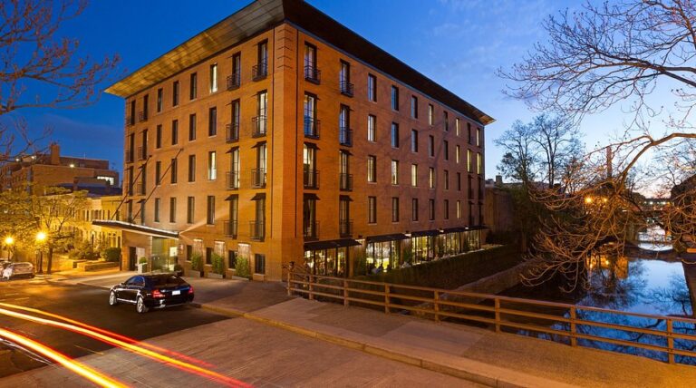 Top 10 Hotels for Couples in Washington, DC