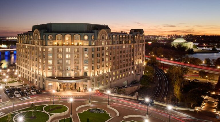 Top 10 Romantic Hotels in Washington, DC