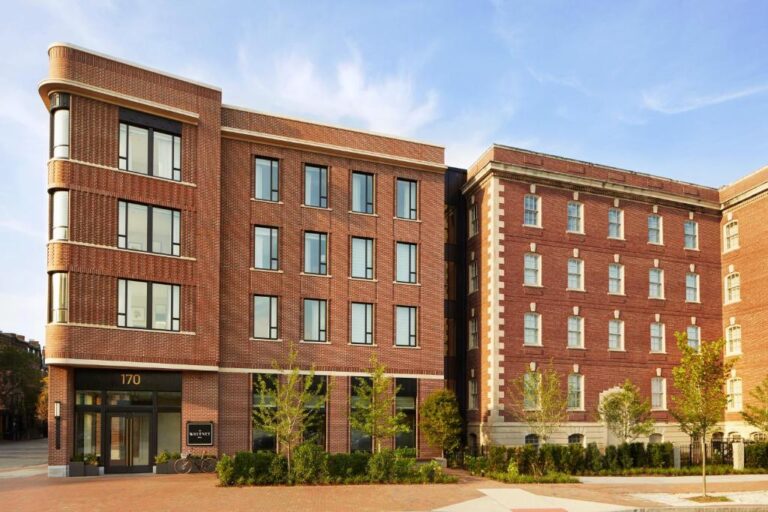 Top 10 Romantic Hotels in Boston