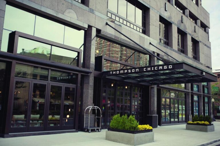 Top 10 Upscale Hotels in Chicago